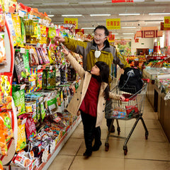 Kid enjoying shopping with Dad with portable oxygen concentrator attached